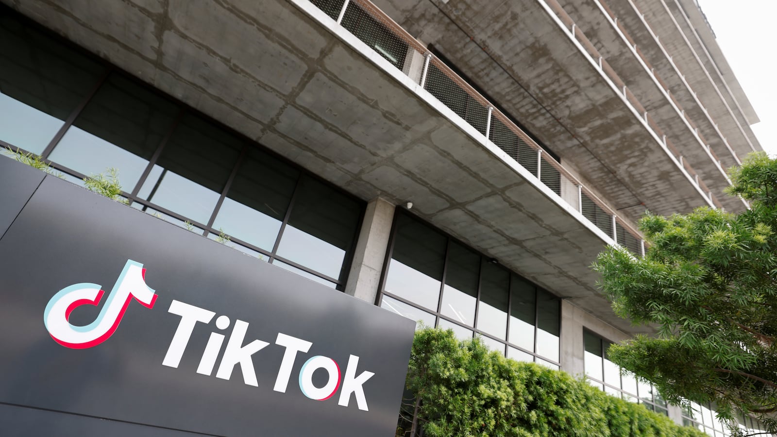 2020-09-15T203539Z_118241113_RC28ZI9WNZD5_RTRMADP_3_USA-TIKTOK_ol9py6