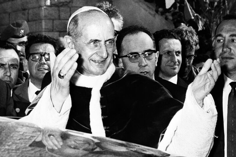 galleries/2012/04/20/stars-who-came-out-as-straight-simon-cowell-oprah-joe-namath-more-photos/pope-paul-vi-celebs-coming-out-as-straight_jc99ez