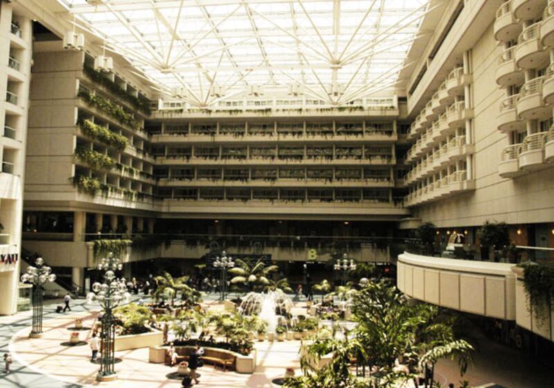 galleries/2009/11/19/america-s-airports-ranked-from-first-to-worst/airports---9-orlando-international-airport_gqyepw