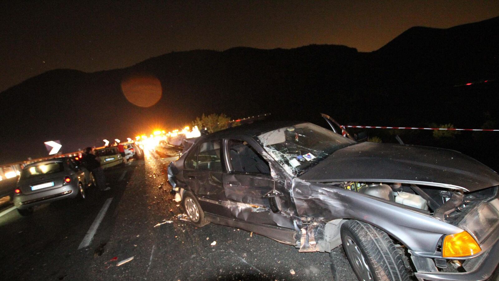 cheats/2013/07/28/bus-plummets-off-italy-highway/130728-italy-bus-crash-tease_ijvs72