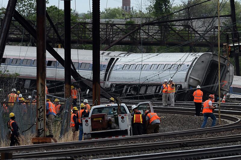 galleries/2015/05/13/amtrak-train-derails-in-philadelphia-photos/150513-philadelphia-train8_g0pufk