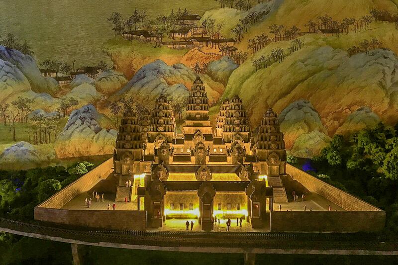 galleries/2017/04/06/miniaturists-lavish-big-love-on-their-small-world-recreations-of-global-landmarks/170406-Gulliver-gate-GAL-04_wixret