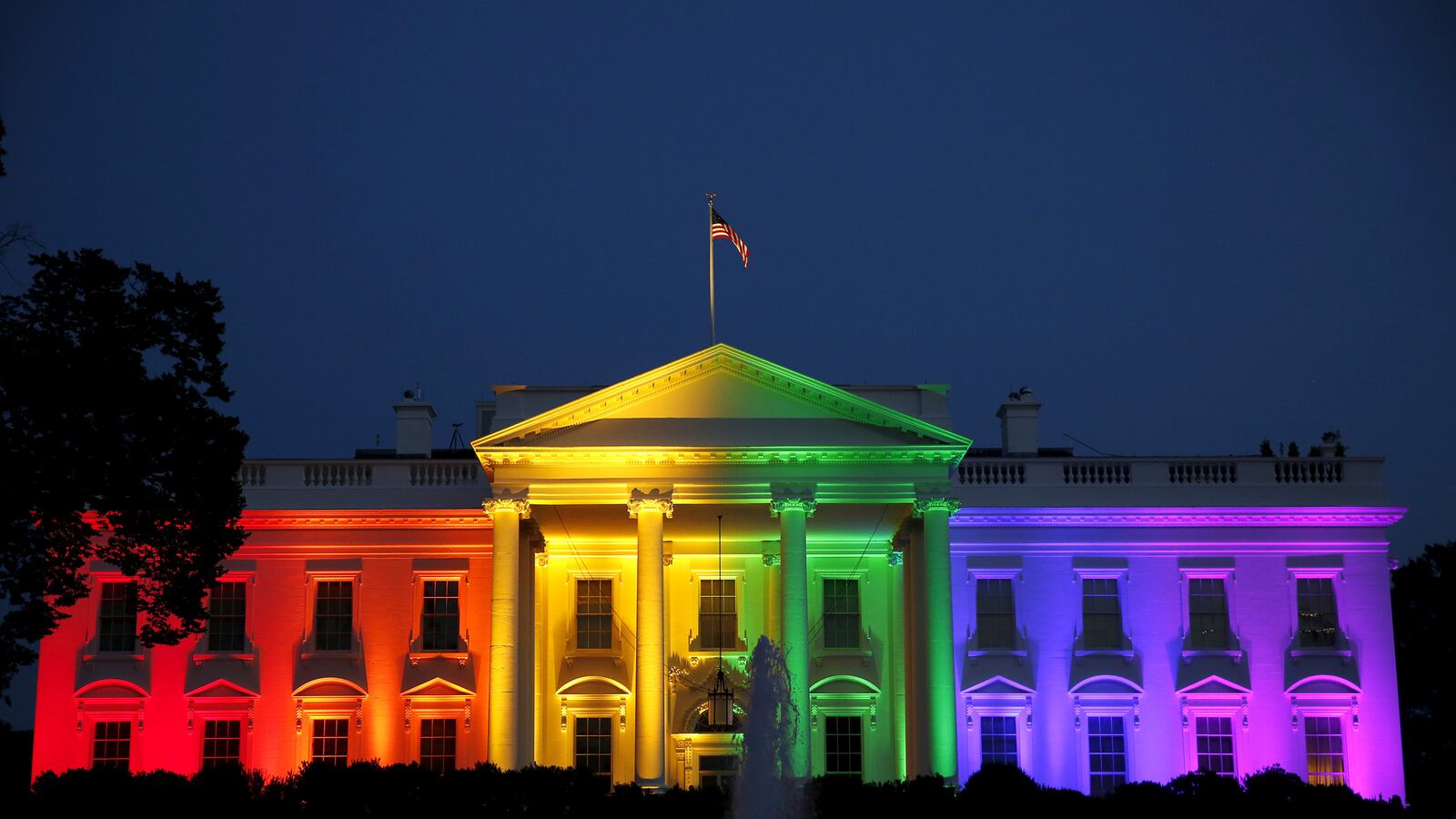 galleries/2015/06/26/scene-at-the-supreme-court-gay-marriage-photo/150627-gay-marriage-11_fwvgkn