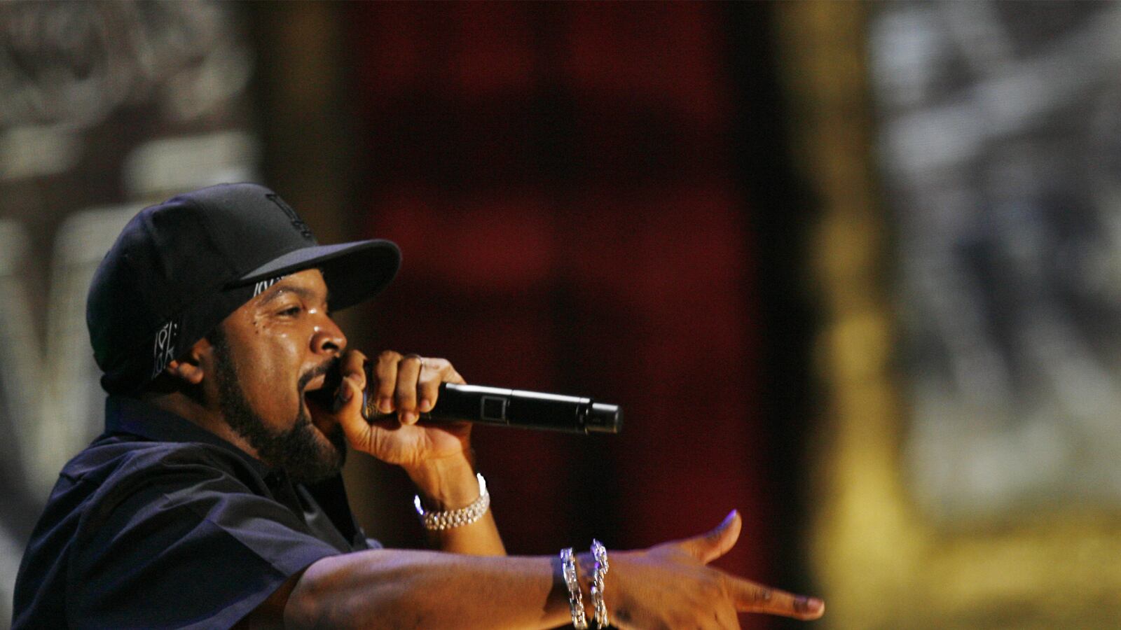 articles/2015/06/07/the-original-gangsta-ice-cube-on-25-years-of-amerikkka-s-most-wanted-kendrick-lamar-and-cops/150605-williams-ice-cube-tease_hjwcpo