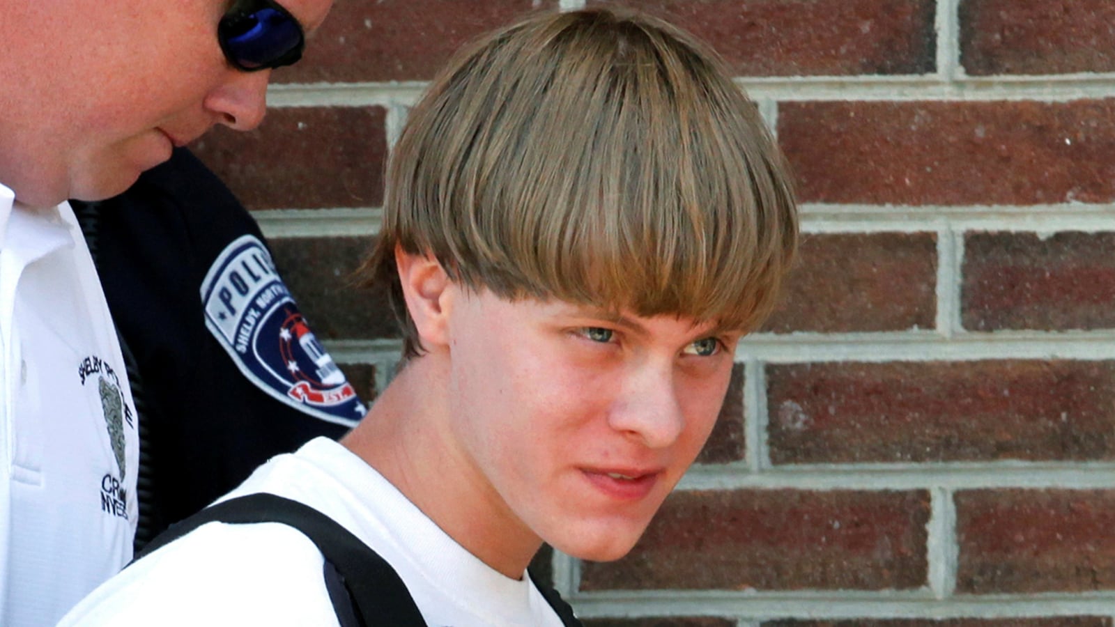 cheats/2016/12/08/roof-s-mom-had-heart-attack-at-trial/161207-Dylann-Roof-jury-selection-cheat_jdumat