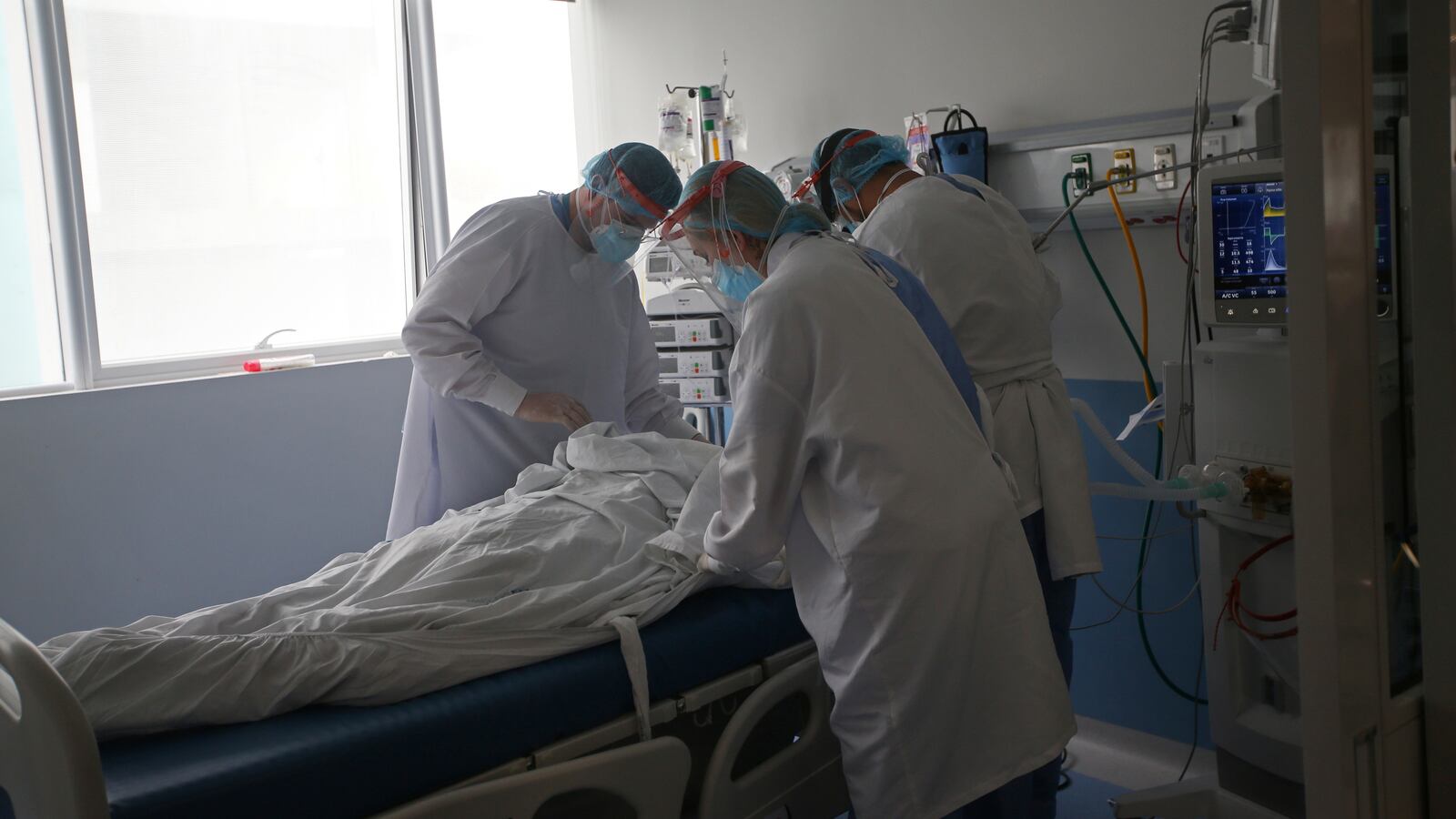 2021-06-03T231349Z_1189292996_RC2ZSN91KZAH_RTRMADP_3_HEALTH-CORONAVIRUS-COLOMBIA_lulhxi