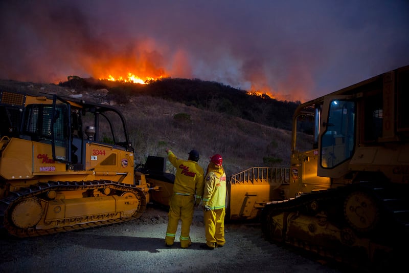 galleries/2014/05/15/wildfires-ravage-southern-california-photos/140716-wildfires-gal04_dfdjdi