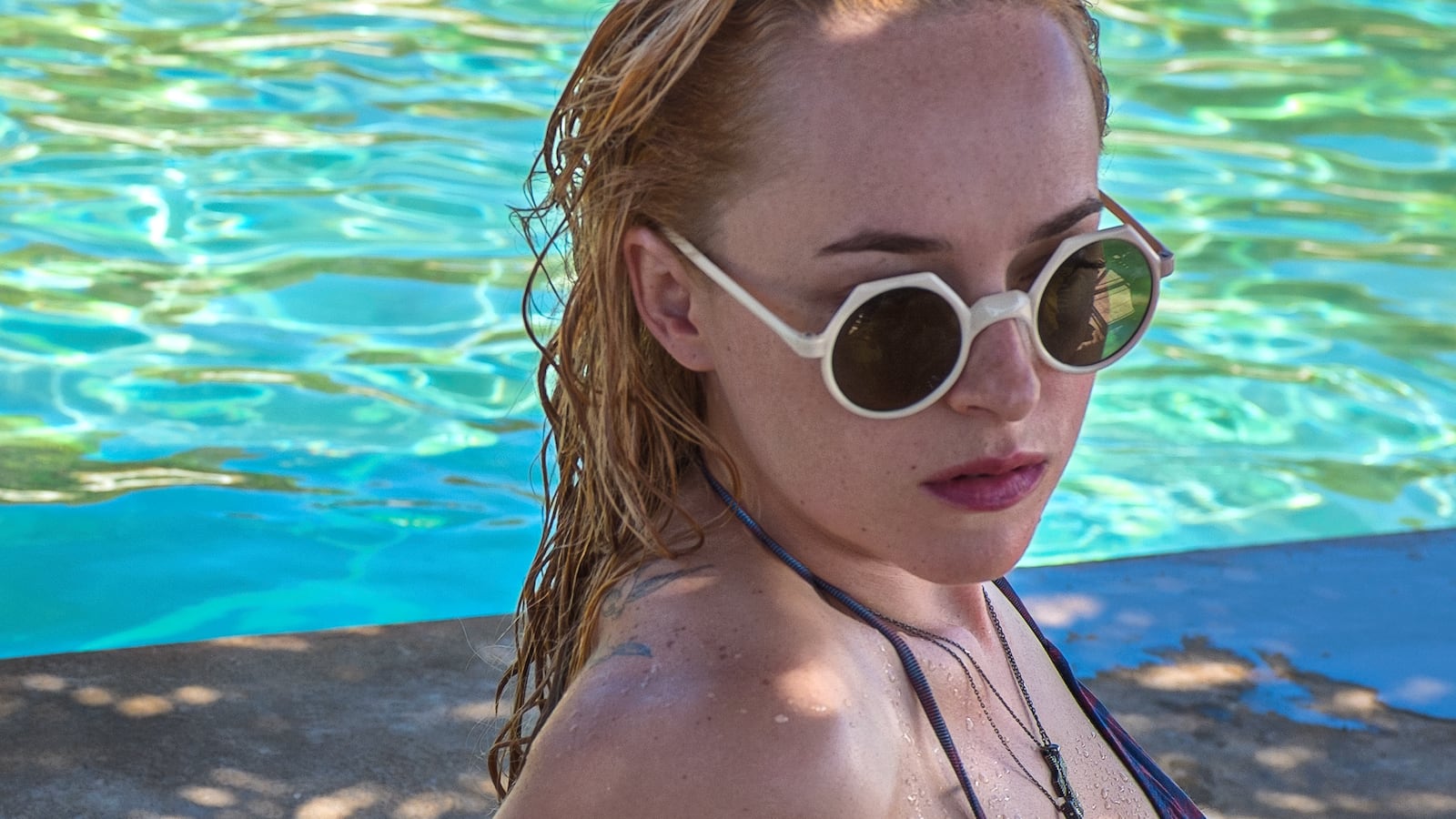 articles/2015/09/07/dakota-johnson-and-tilda-swinton-sex-up-sicily-in-erotic-thriller-a-bigger-splash/150906-stern-bigger-splash-tease_nfe5by