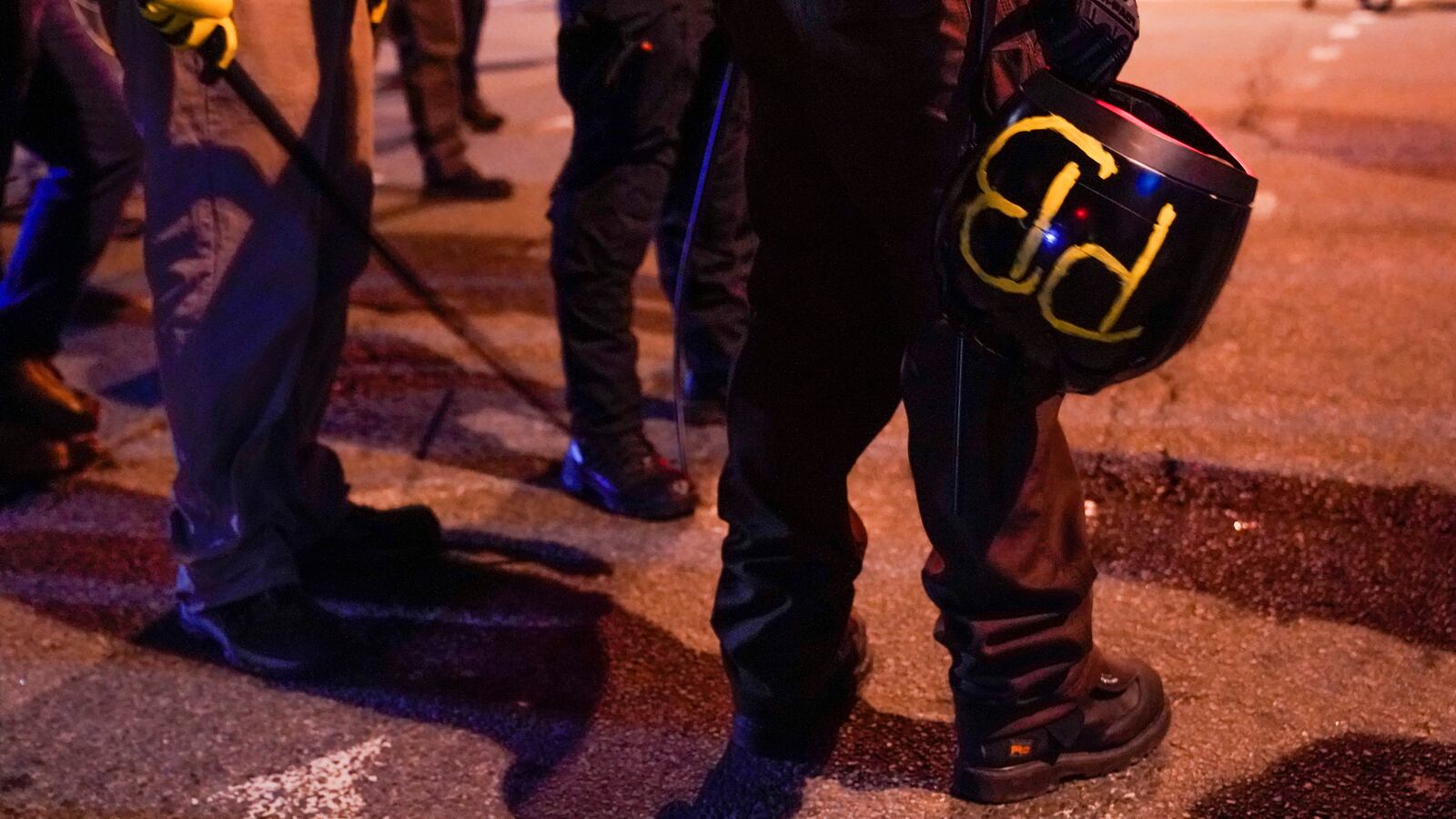 2020-12-13T020254Z_1643493081_RC22MK98DOZF_RTRMADP_3_USA-ELECTION-TRUMP-PROTEST_mqwq56