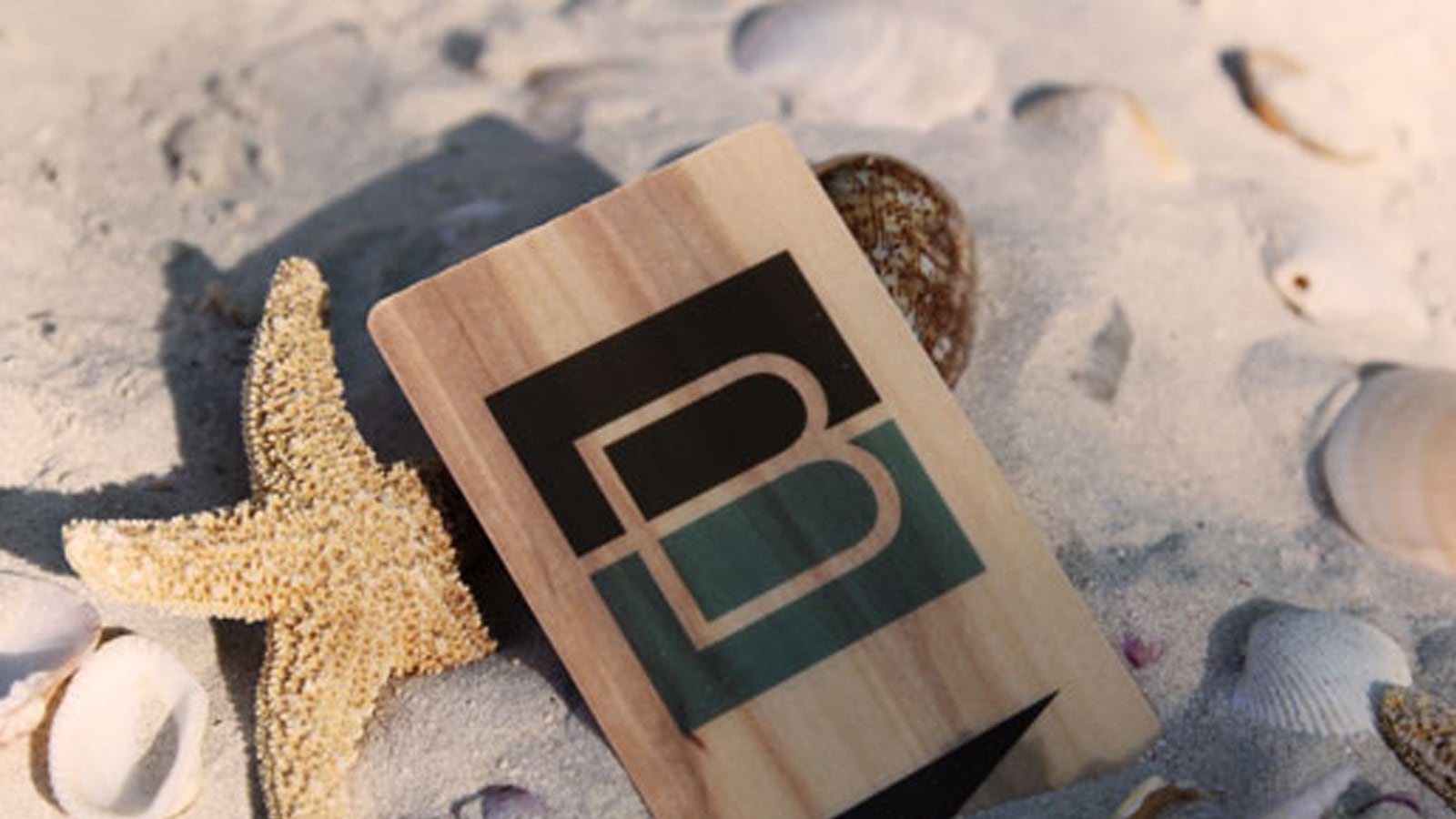 articles/2013/11/29/wood-cards-are-a-green-alternative-to-the-classic-plastic-gift-card/131127-gross-gift-card-tease_uvo1x4