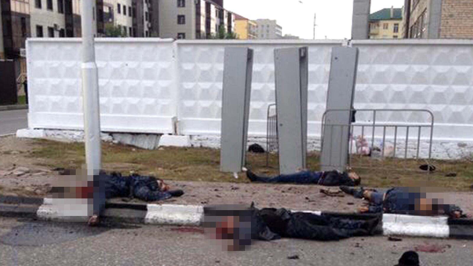 articles/2014/10/08/ramzan-kadyrov-the-man-between-putin-and-isis/141008-nemtsova-russia-isis-tease_y4isf9