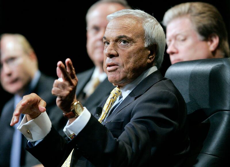 galleries/2010/08/09/20-golden-parachutes/golden-parachute---mozilo_q8h3z9