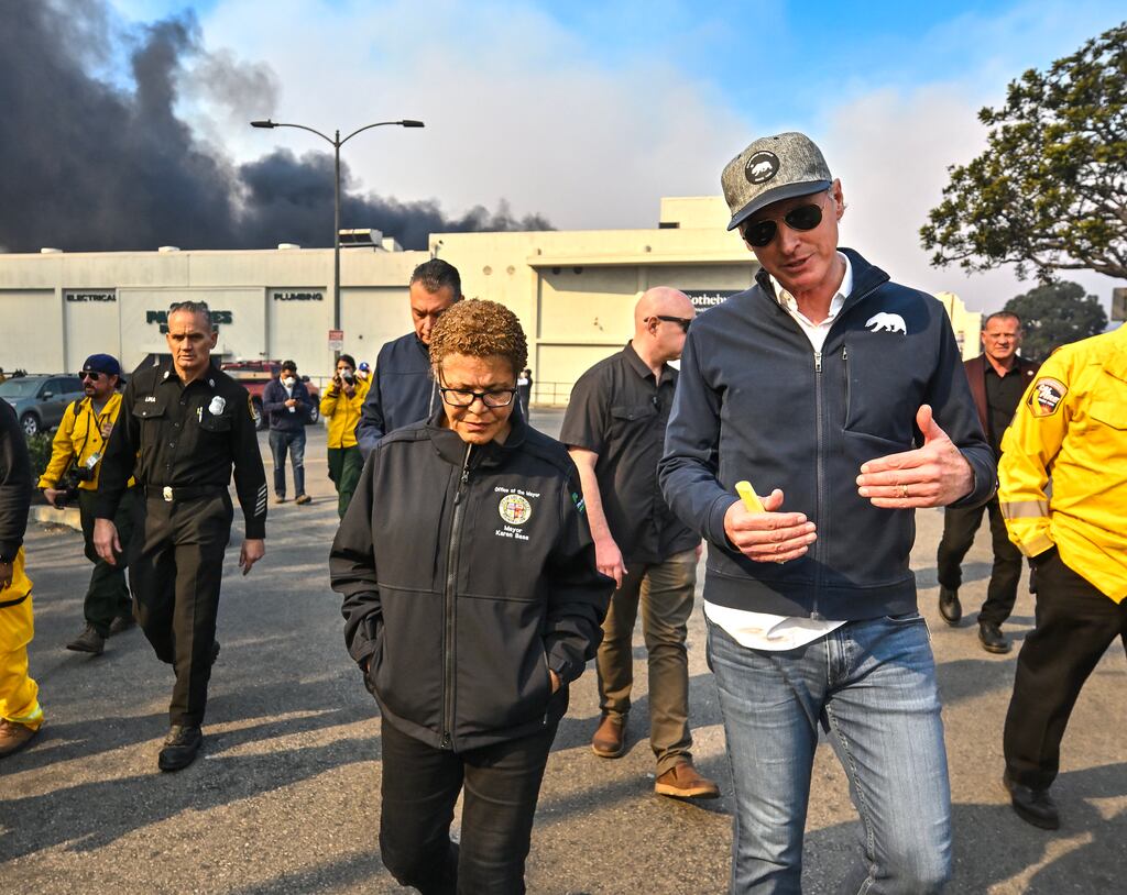Trump Deploys 2,000 National Guard Members to LA Amid ICE Protests