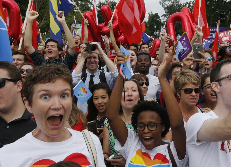 galleries/2015/06/26/scene-at-the-supreme-court-gay-marriage-photo/150626-gay-marriage-04_d1behb