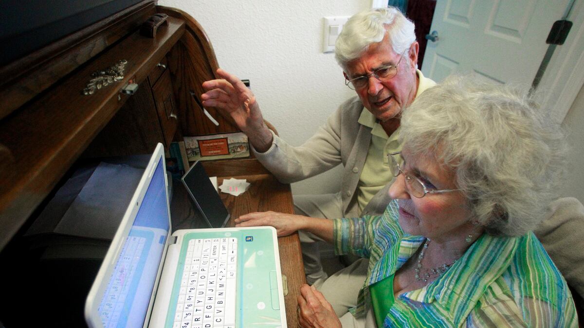 cheats/2011/10/18/social-security-gets-first-raise-since-09/social-security-increase-cs_t1o8zh