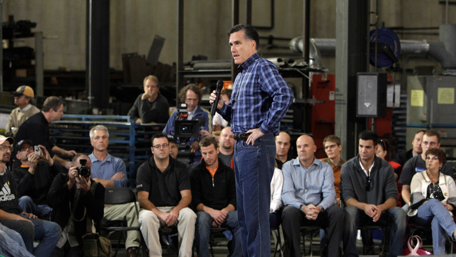 articles/2011/11/10/why-the-right-hates-mitt-romney-and-his-2012-presidential-bid/mitt-romney-medved_efgaiv