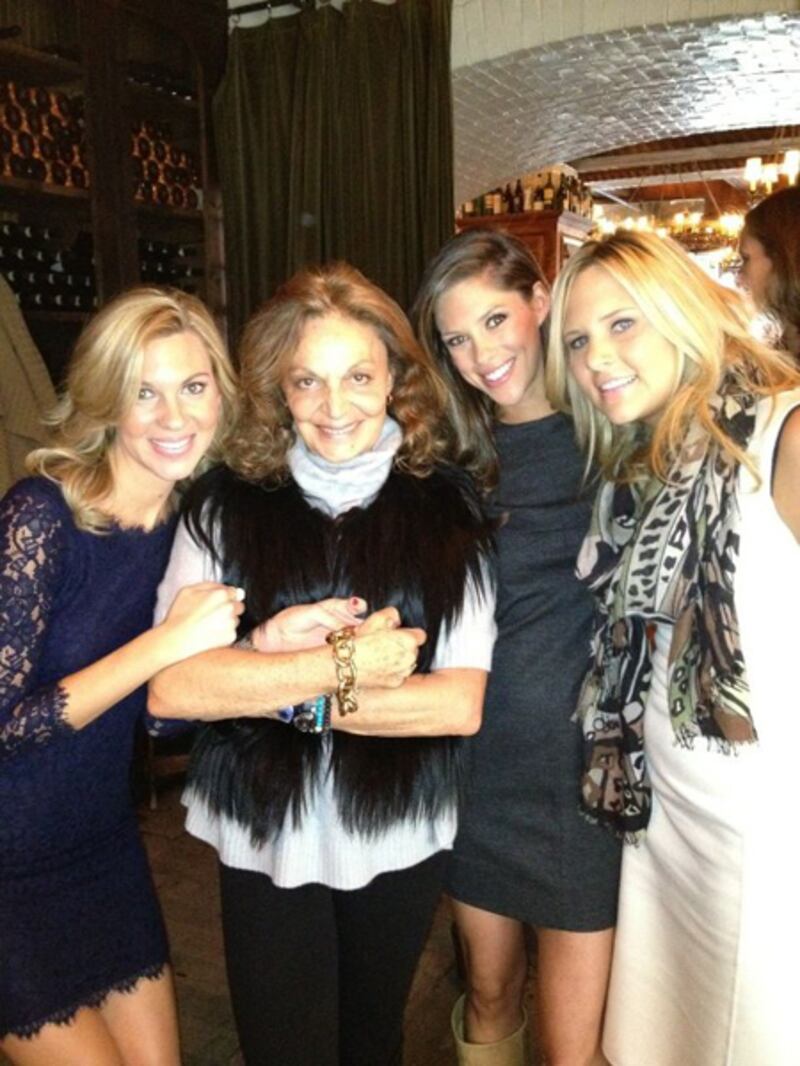 galleries/2011/11/03/jon-huntsman-s-girls-twitter-pictures/Huntsman-Girls-2_fb3sns