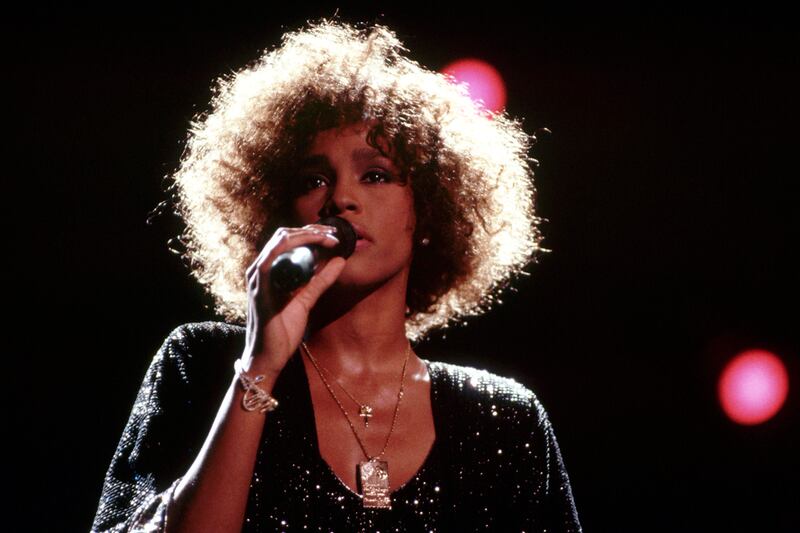 galleries/2012/02/11/whitney-houston-dies-at-48-photos/whitney-houston-concert-1986_llj3pe