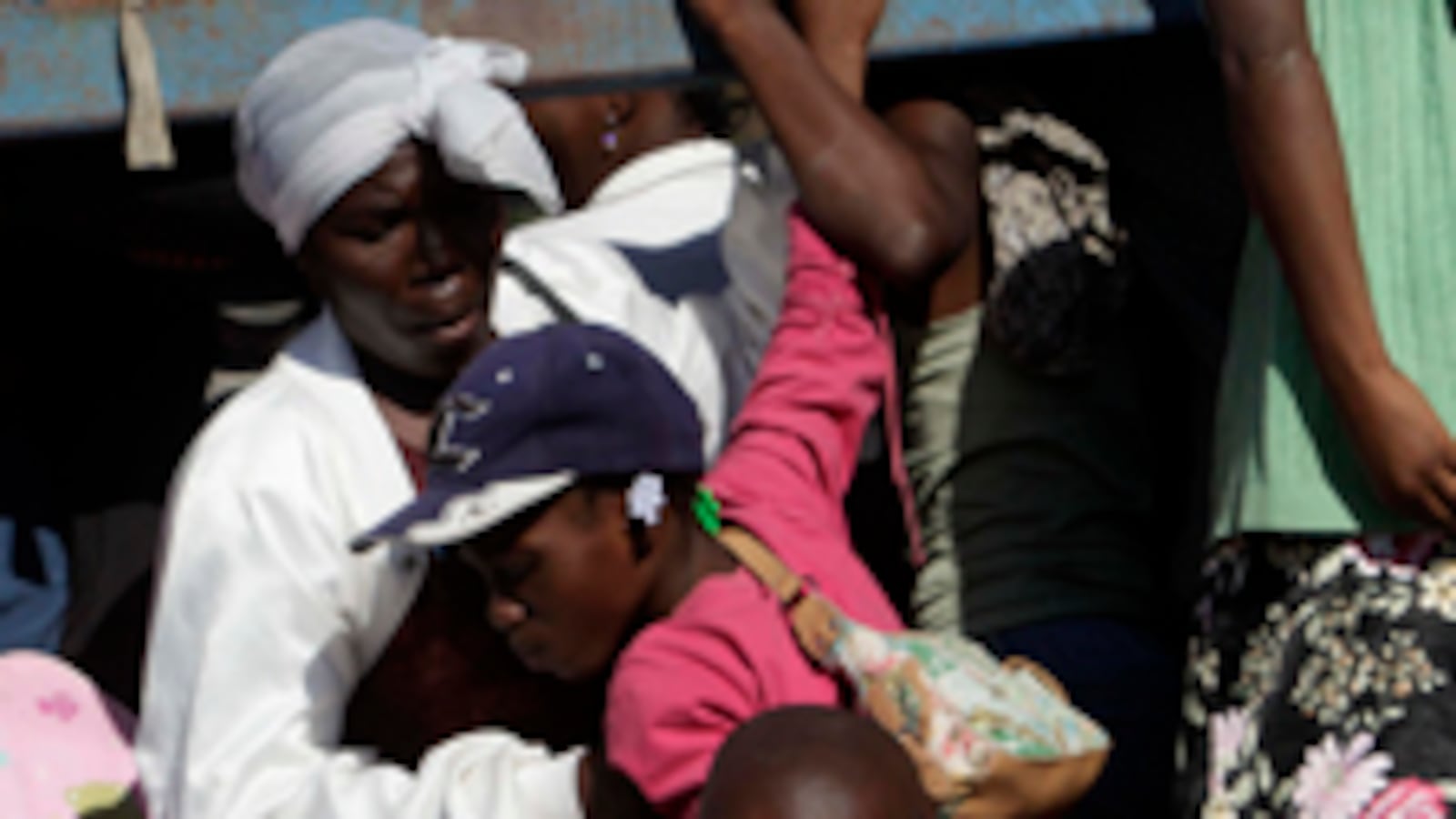 cheats/2010/01/19/haitians-flee-capital/haiti-flee-capitol_urlasu