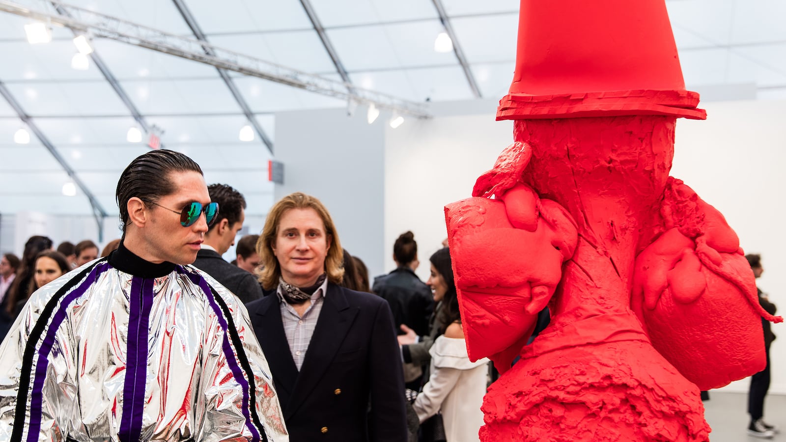 articles/2016/05/05/inside-frieze-new-york-the-mega-rich-s-art-supermarket/160505-teeman-frieze-art-fair-tease_ipds3t