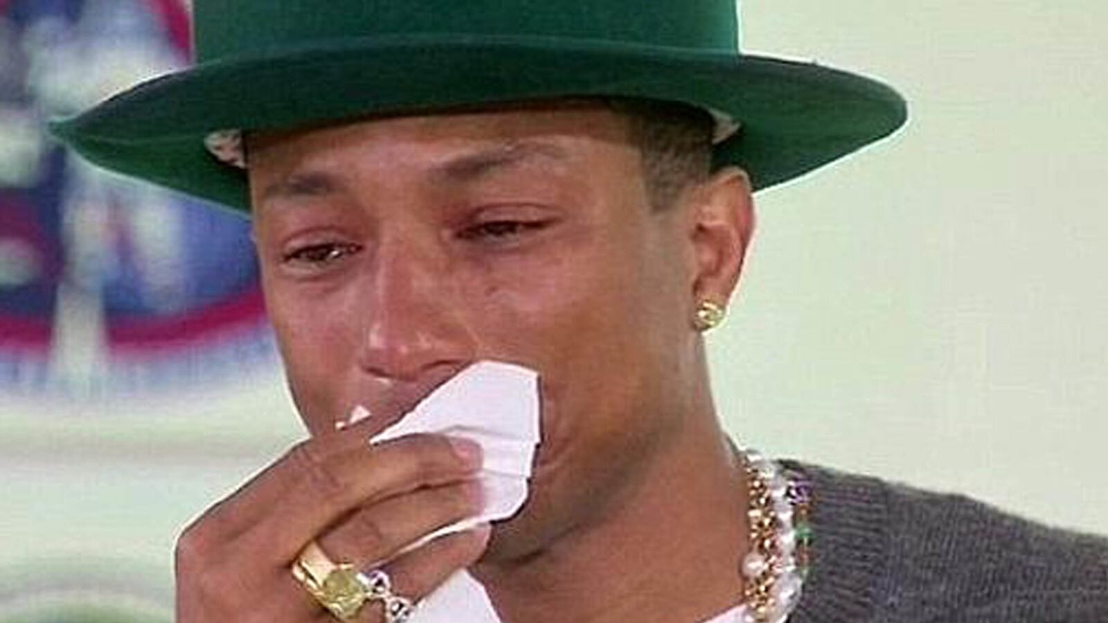 articles/2014/04/16/watch-oprah-winfrey-making-celebs-cry-from-pharrell-williams-to-jennifer-aniston/140415-orpah-pharell-tease_fnp9mi