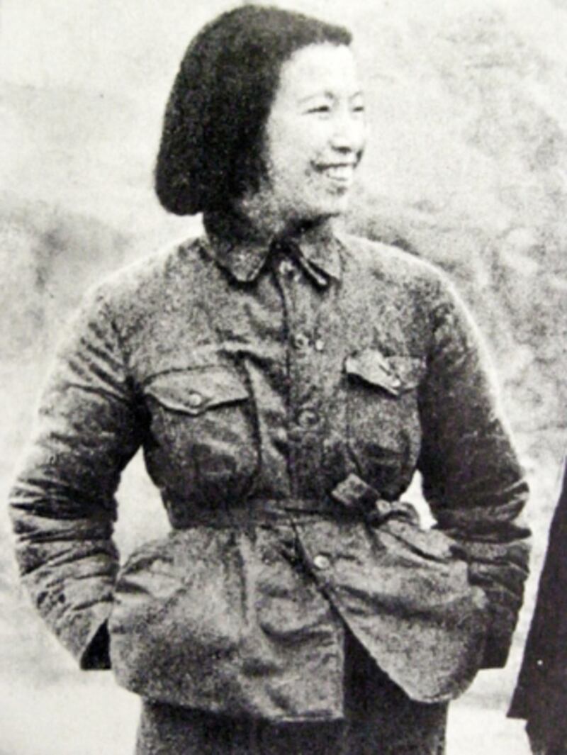 galleries/2011/01/17/dictators-wives/dictators-wives---qing_tockcu