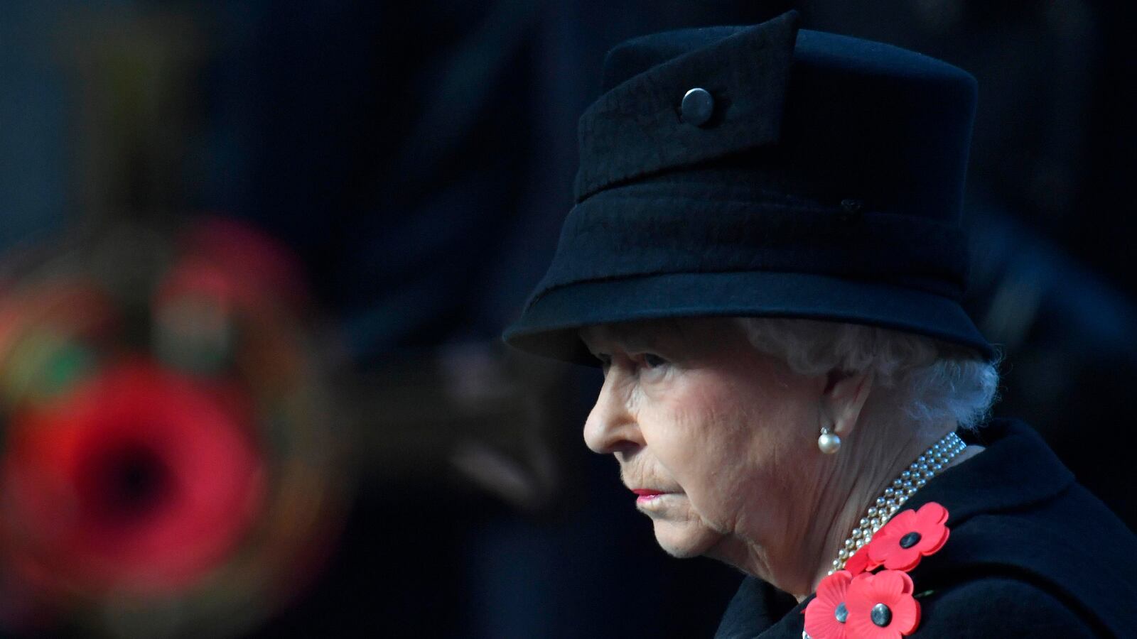 articles/2016/12/21/just-how-ill-is-queen-elizabeth-and-is-she-likely-to-die/121221-sykes-queen-tease_fy9qi9