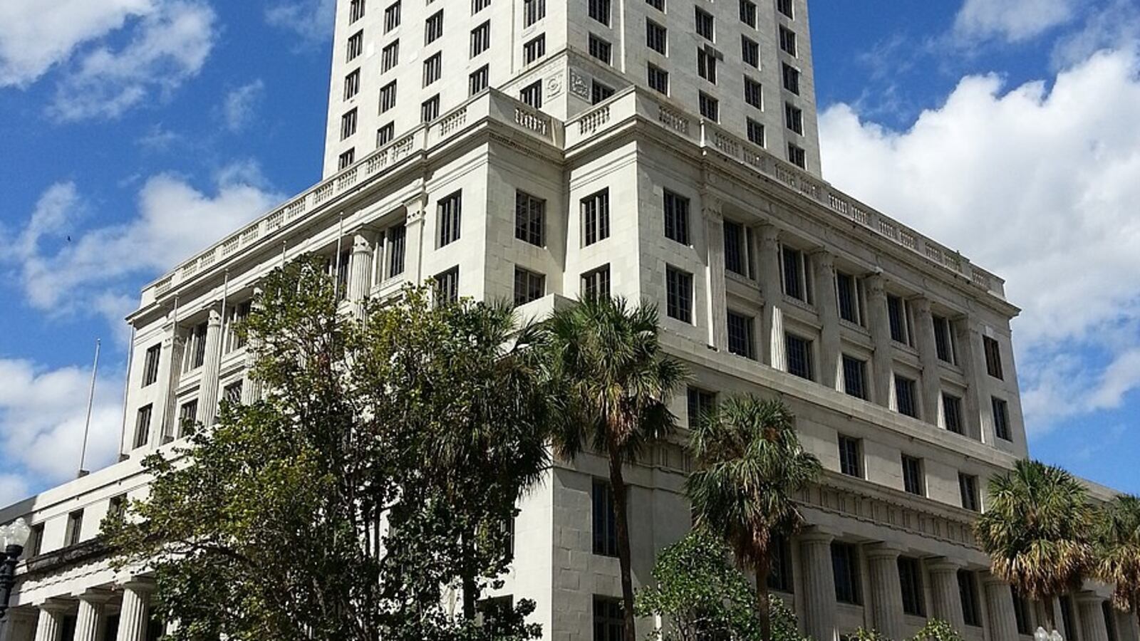 Miami-Dade_Court_-_panoramio_mkf8on