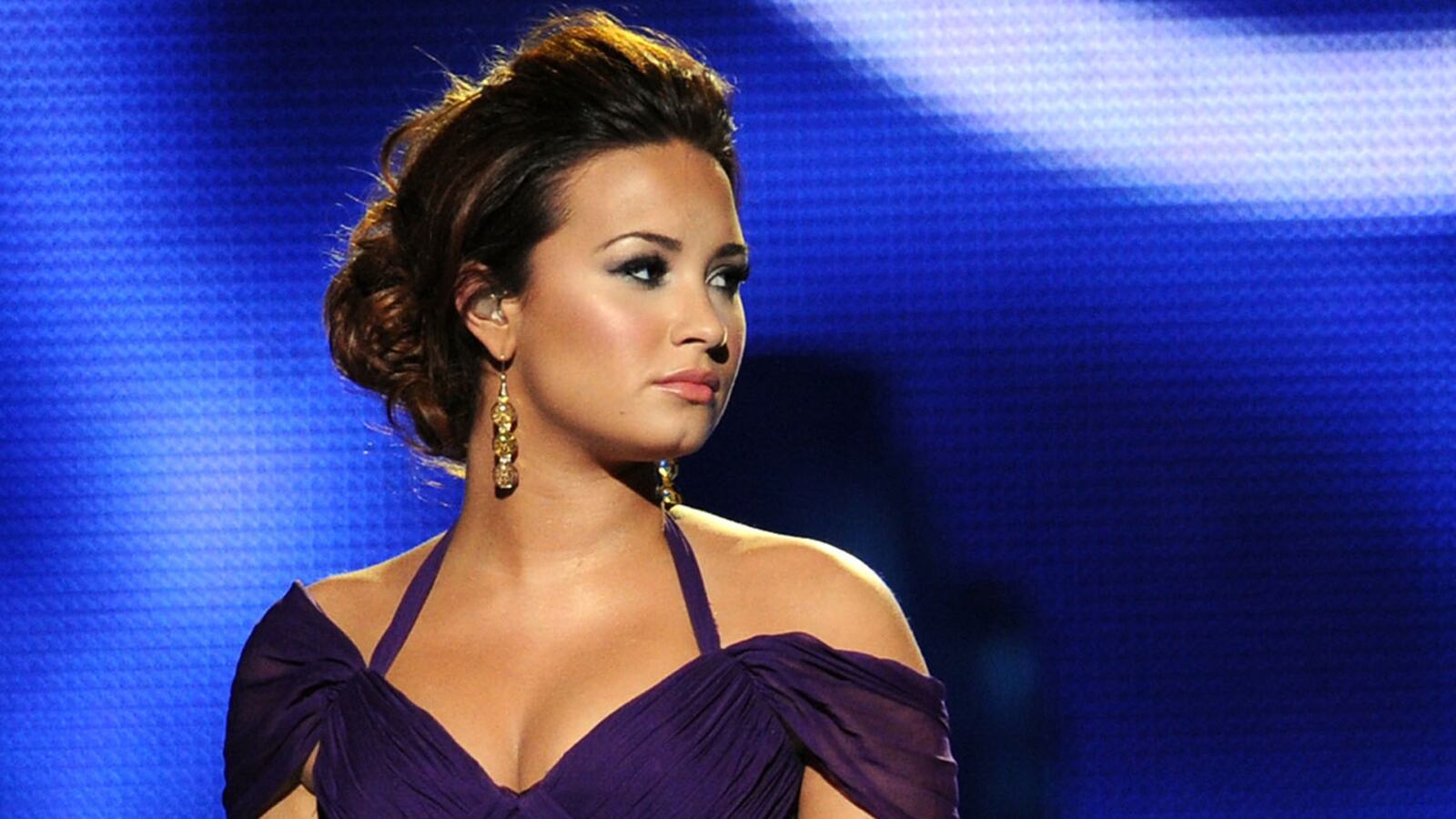 cheats/2011/12/24/demi-lovato-attacks-disney/demi-lovato-eating-disorder-cheat_n9gkom