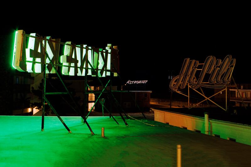 galleries/2016/09/03/the-jersey-shore-s-vanishing-architecture-wildwood-s-iconic-motels-photos/160831_mark_havens_out_of_season_hi_res_23_yzgxsy