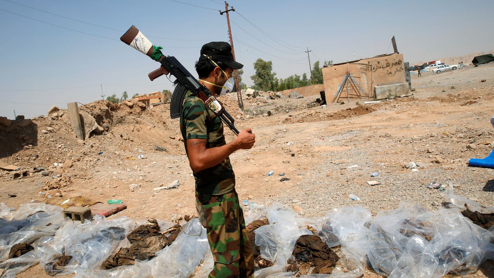 Iraq_mass_grave_iazlen