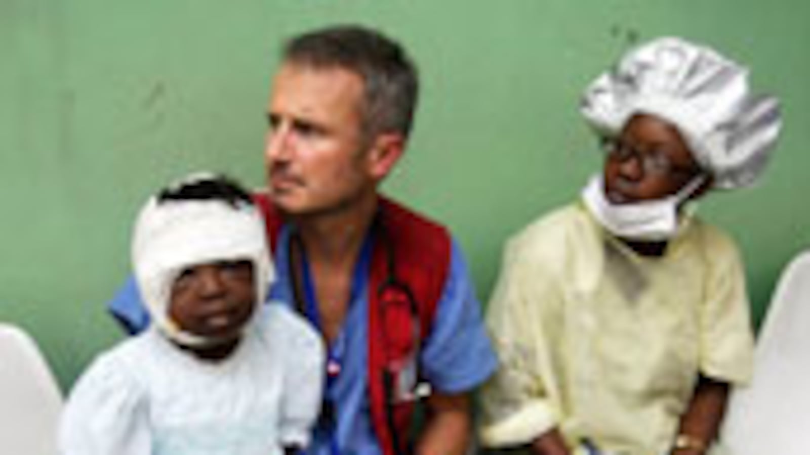 articles/2010/02/01/all-these-useless-doctors/sepkowitz-haiti-doctors_78598_cvlgon