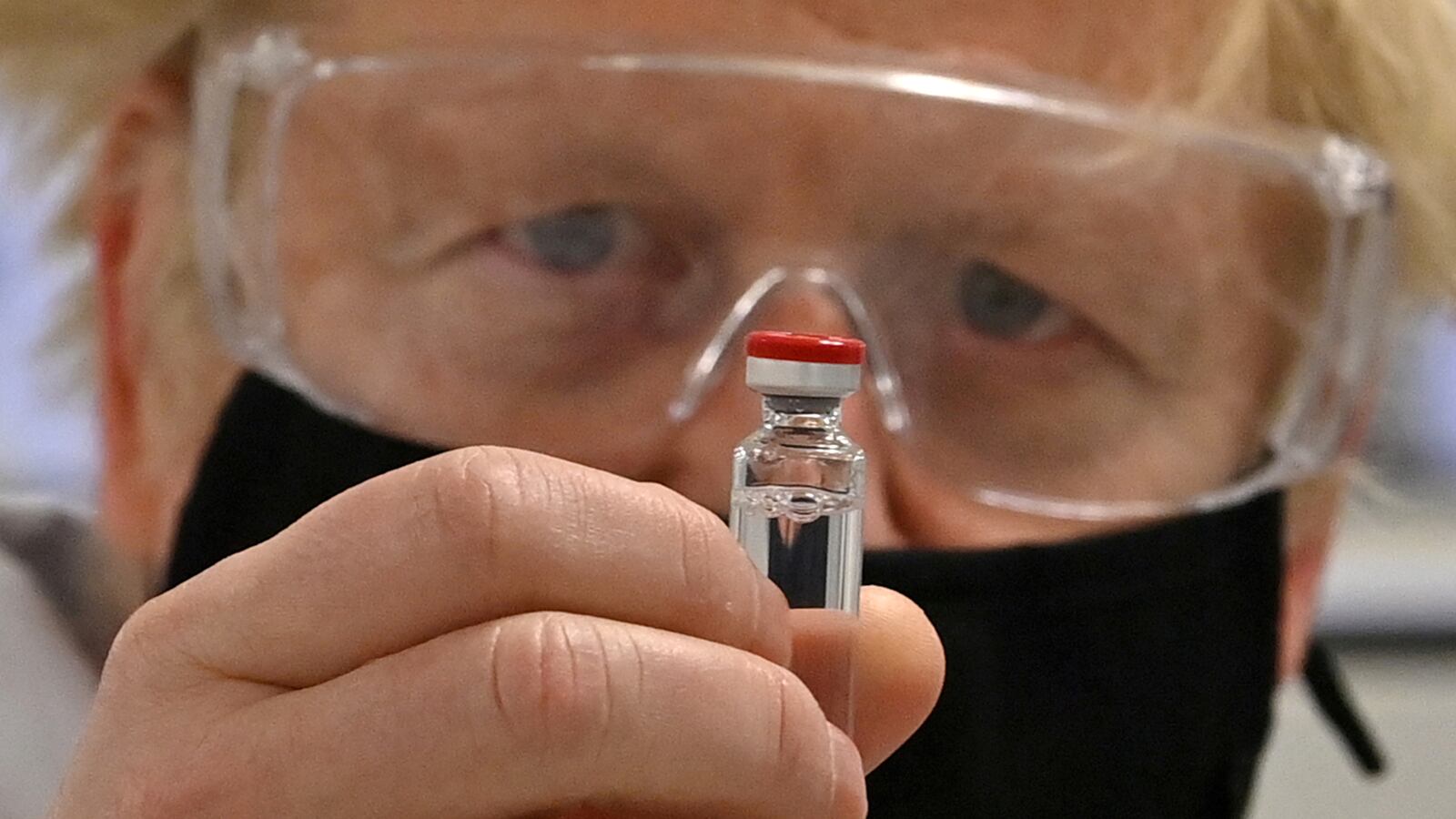 2020-12-30T074006Z_950340652_RC2JXK9U4XG4_RTRMADP_3_HEALTH-CORONAVIRUS-BRITAIN-VACCINE_ryrdkr