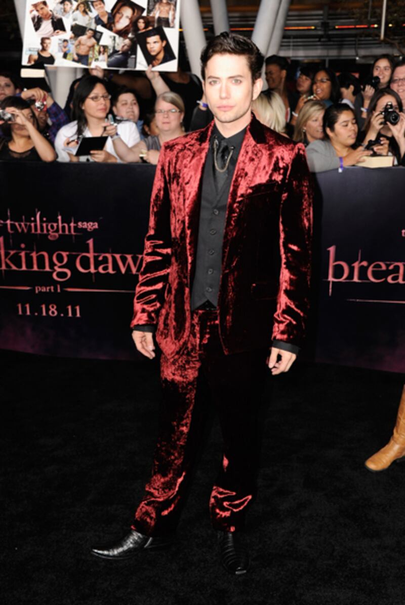 galleries/2011/11/14/twilight-premiere-photos/twilight-premiere-jackson-rathbone_cnekgh