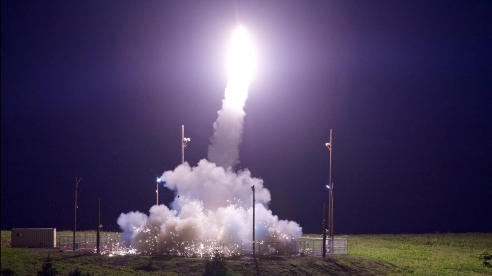 2017-07-11T230433Z_914097701_RC17CC87E5B0_RTRMADP_3_NORTHKOREA-MISSILES-USA-DEFENSES_qi9mtu