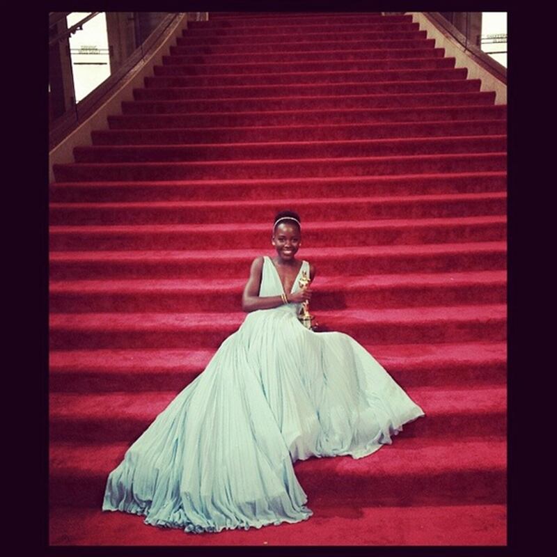 galleries/2014/03/09/ellen-s-oscar-selfie-the-week-s-best-celebrity-selfies-photos/140307-selfies-lupitanyongo_vw7tgz