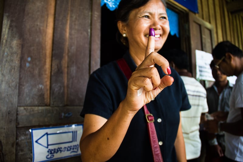 galleries/2013/11/23/mu-sochua-and-monks-protest-in-cambodia-s-political-spring/131115-cambodia3_ghbxyy