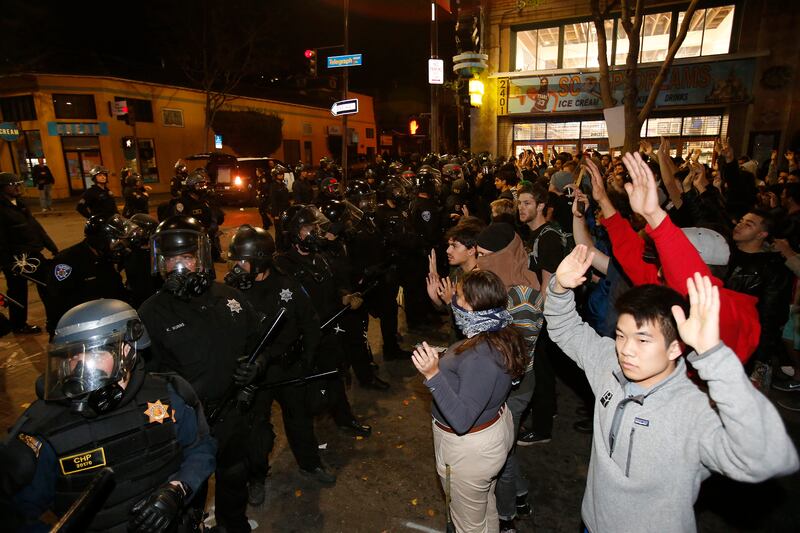 galleries/2014/12/08/berkeley-protest-over-recent-grand-jury-decisions-photos/141207-berkeley-protest-03_atio36