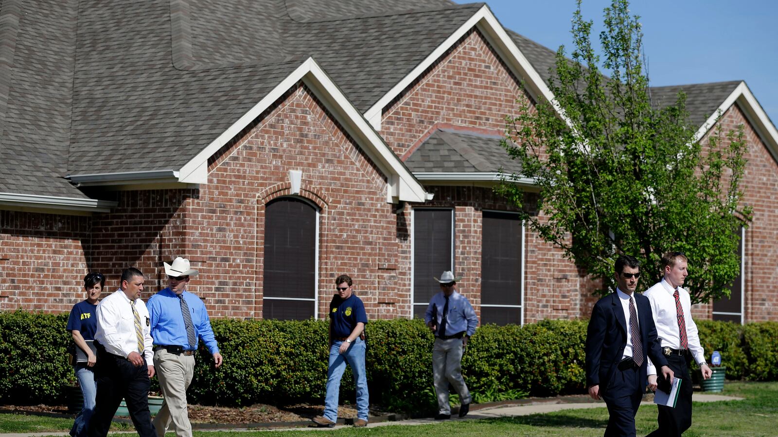 articles/2013/04/02/the-storm-of-violence-that-killed-texas-district-attorney-mike-mclelland/130401-Daly-TX-DA-Shooting-tease_iugucv