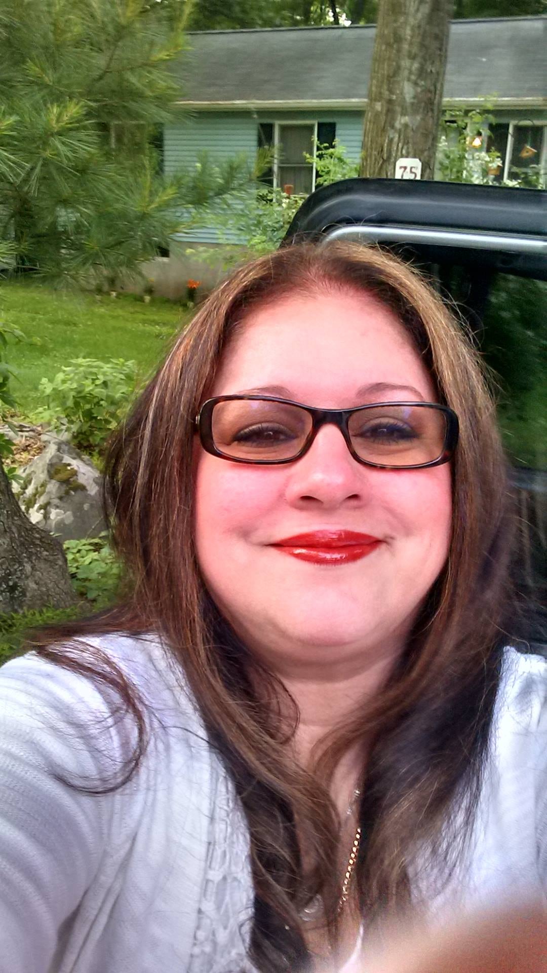 Amelia when she was still dying her hair.