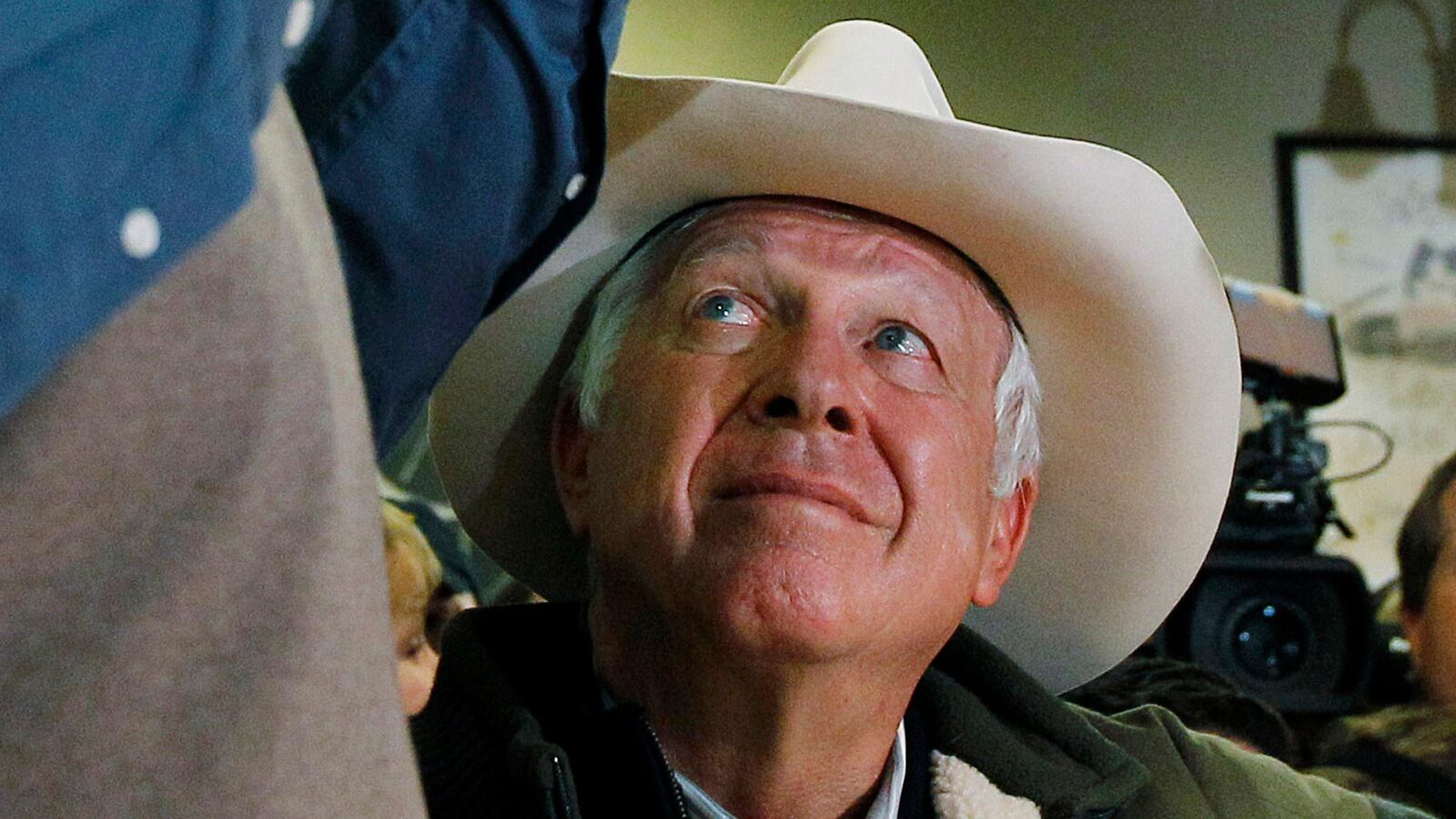 cheats/2012/04/12/foster-friess-makes-oddly-violent-comment-about-obama-regrets-it-later/foster-friess-comments-cheat_evbenj
