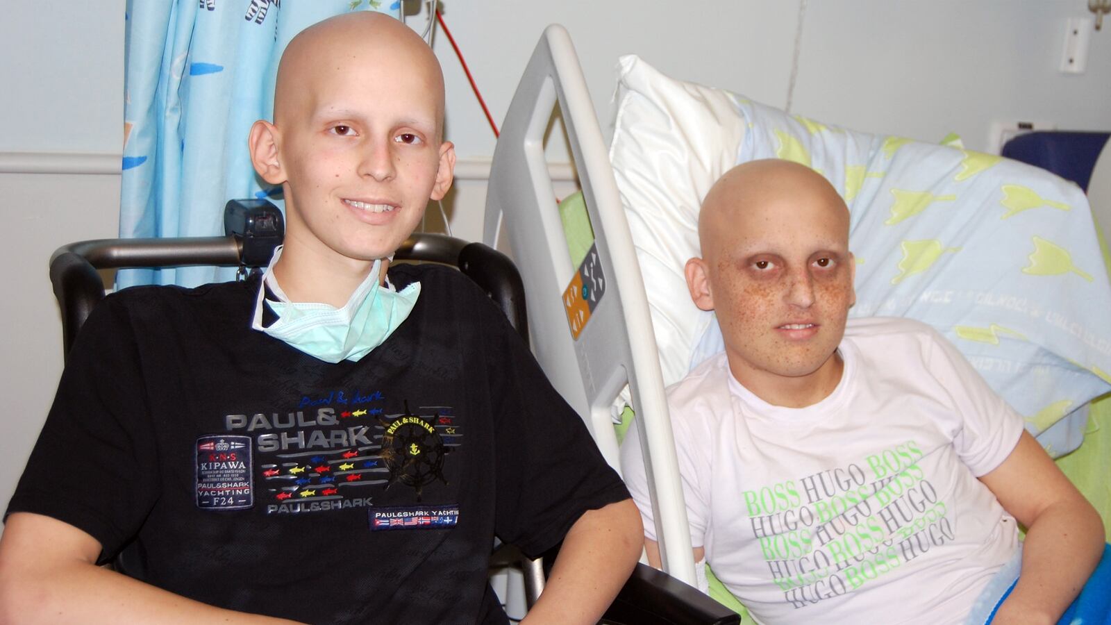 articles/2012/12/12/israeli-gaza-cancer-patients-become-hanukkah-best-friends/israeli-palestinian-friends-cancer-hod-tease_fveb7g