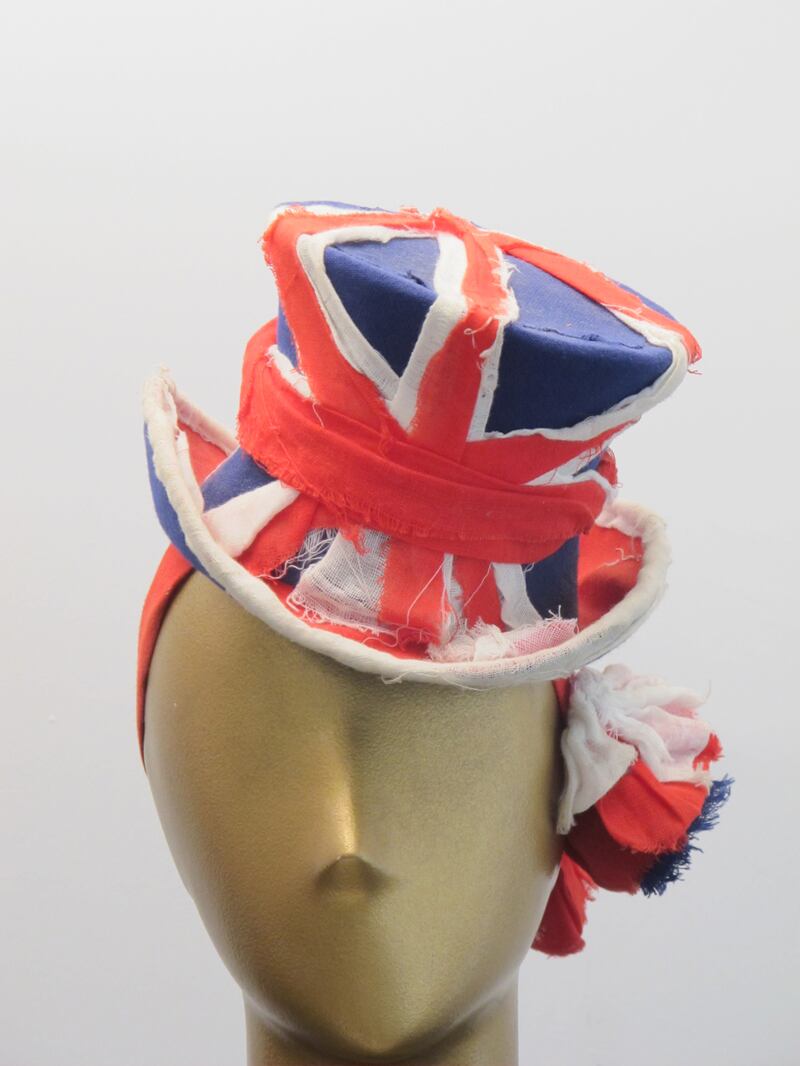 galleries/2013/08/01/anna-piaggi-and-her-hats-photos/130801-Anna-Piaggi-06_dxtruk