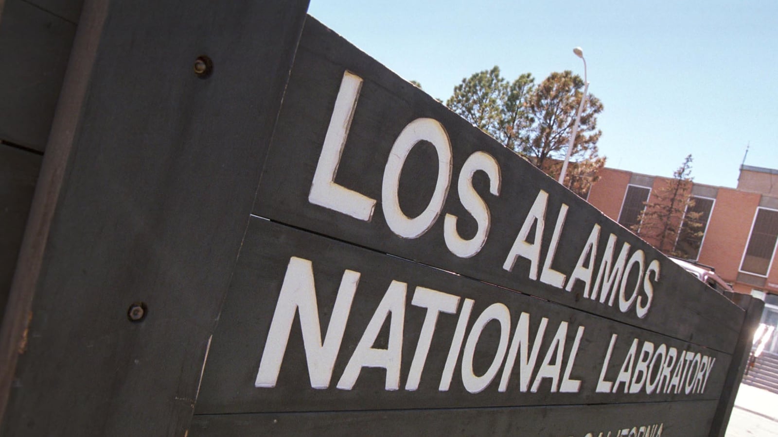 articles/2014/09/16/senior-doe-official-wants-probe-into-firing-of-los-alamos-dissident/140915-cpi-doyle-tease_ojoptj