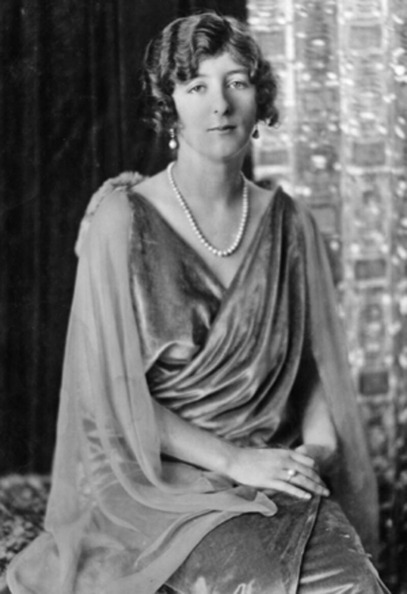 galleries/2009/06/01/the-original-gossip-girl/idina-sackville-1_so0gc4