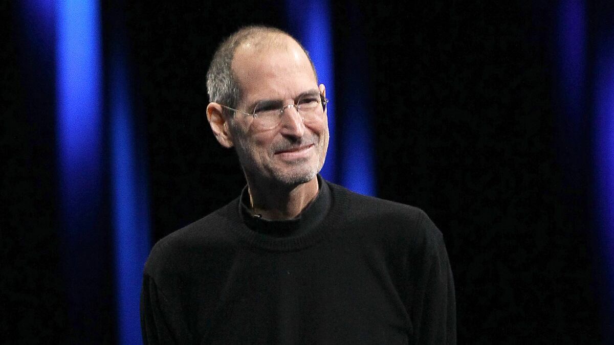 articles/2012/10/05/mike-daisey-remembers-steve-jobs-a-year-after-his-death/steve-jobs-death-1-year_nnipva