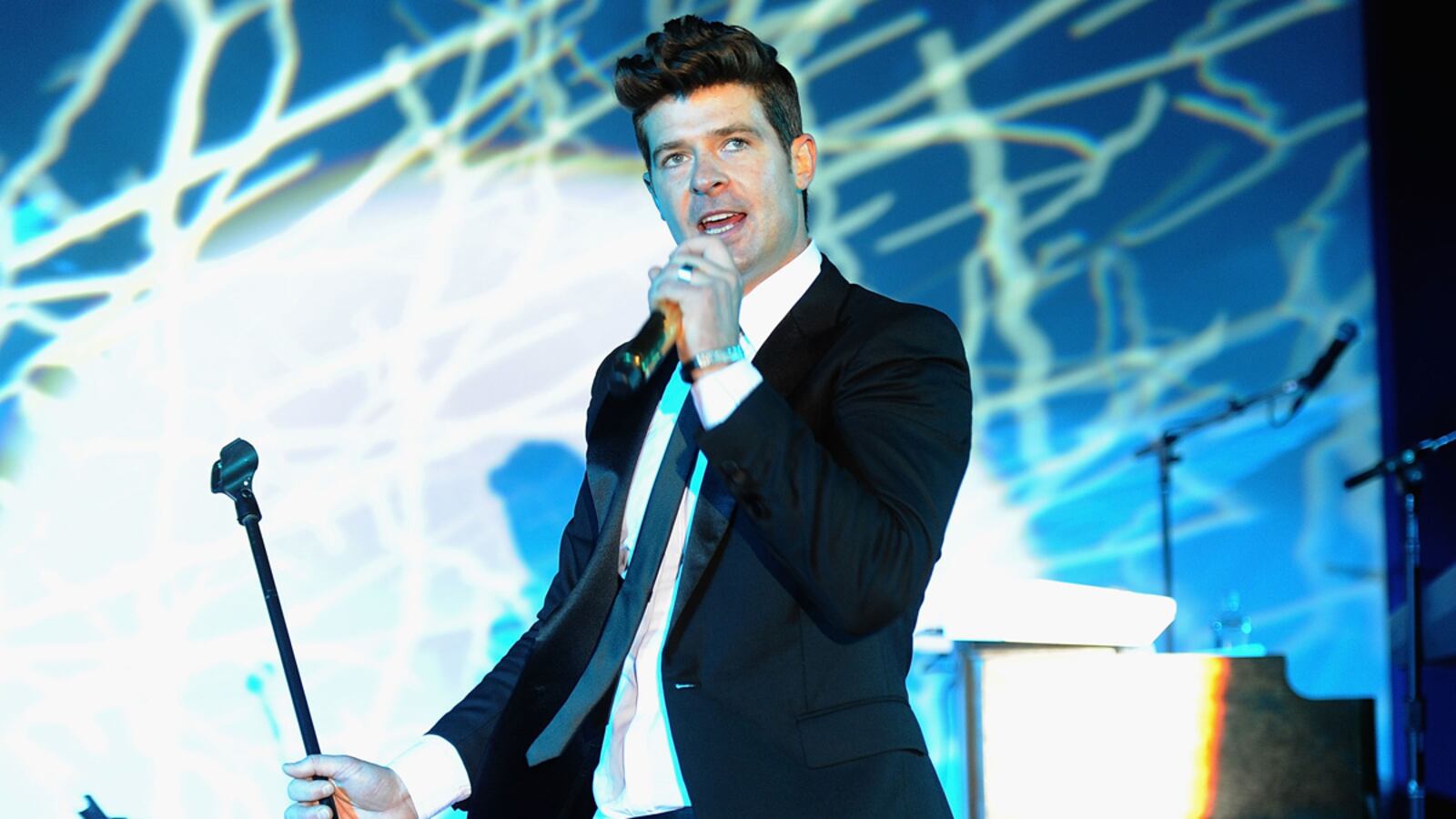 cheats/2012/02/17/robin-thicke-arrested-for-pot/robin-thicke-cheat_fuwjdt