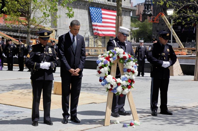 galleries/2011/05/05/obama-visits-ground-zero/obama-gound-zero-10_ombtkr