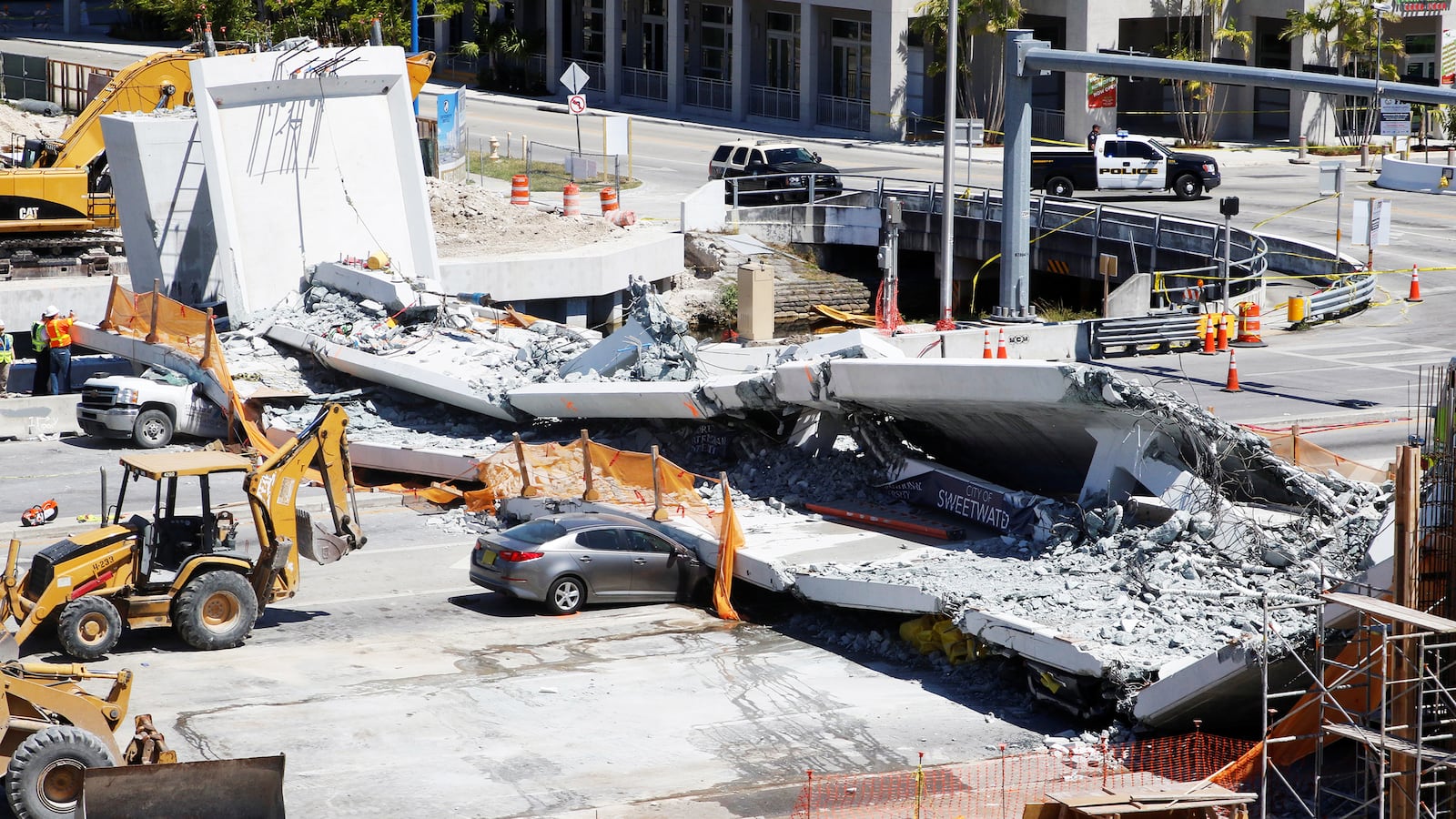 180321-bridege-collapse-lawsuit-tease_coieot