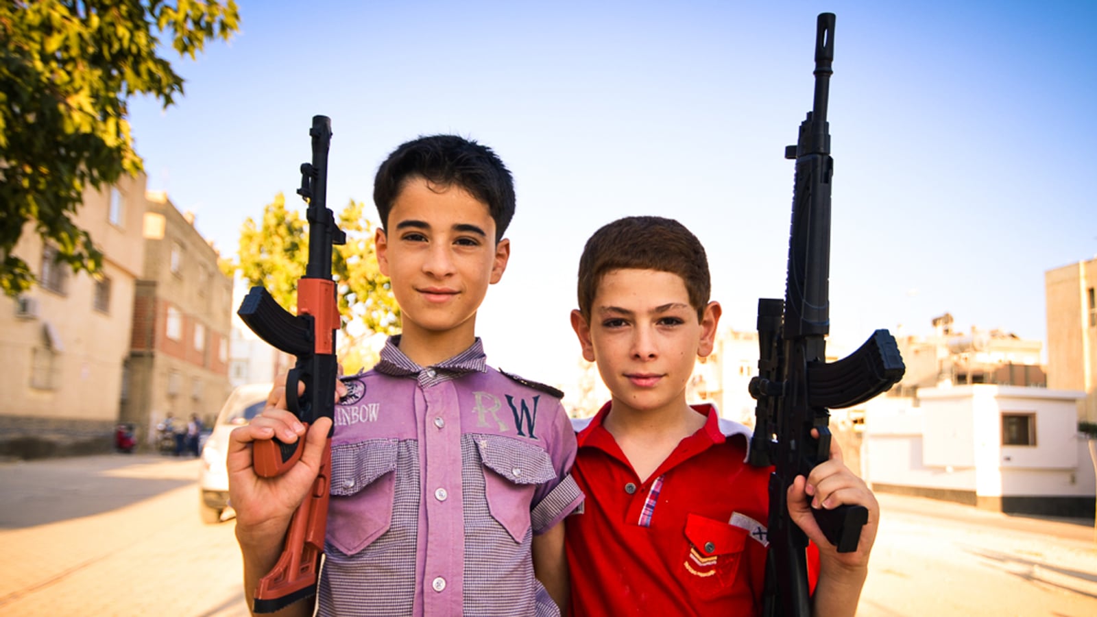 articles/2013/11/02/war-tourists-flock-to-syria-s-front-lines/131101-taub-wartourism-tease_txsg3i